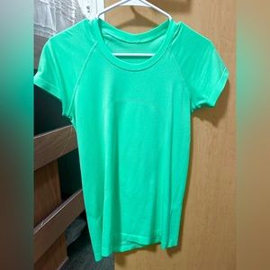 pistachio lululemon top
